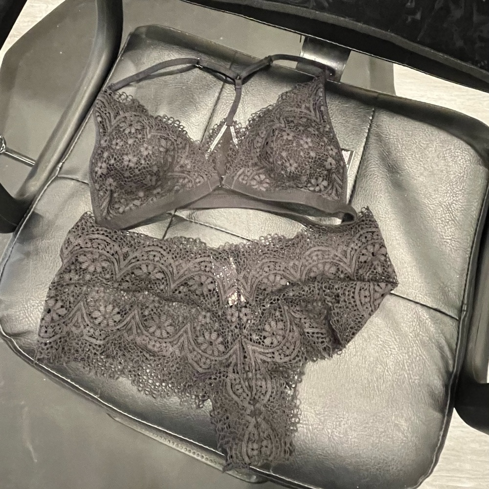 NWT Victoria’s Secret Midnight Black Lace Shorts and Bralette size Med